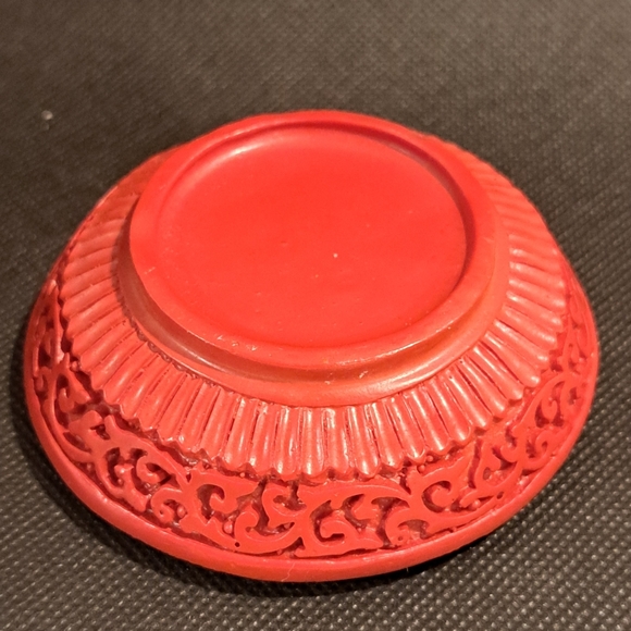 Chinese Cinnabar Red Lacquer Carved flowers Round Trinket Box. - Picture 3 of 9
